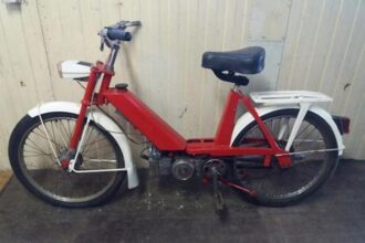 Co powinien mieć motorower? Przewodnik po przepisach prawa