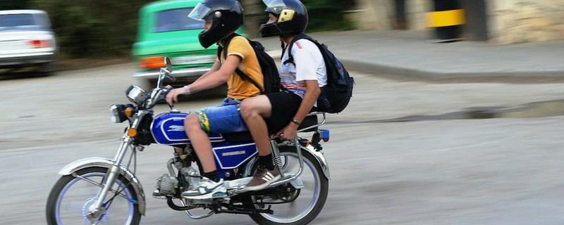 Ile zapłacisz za ubezpieczenie motoroweru 50cc? Sprawdź aktualne ceny na rynku!