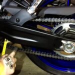 Jak prawidłowo naciągnąć łańcuch w motorowerze? Krok po kroku do idealnego napięcia