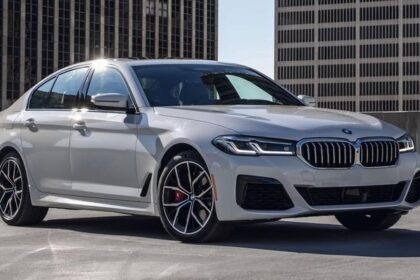 BMW 5 w 2023 roku: Odkryj innowacje i zmiany, które zachwycą każdego fana motoryzacji