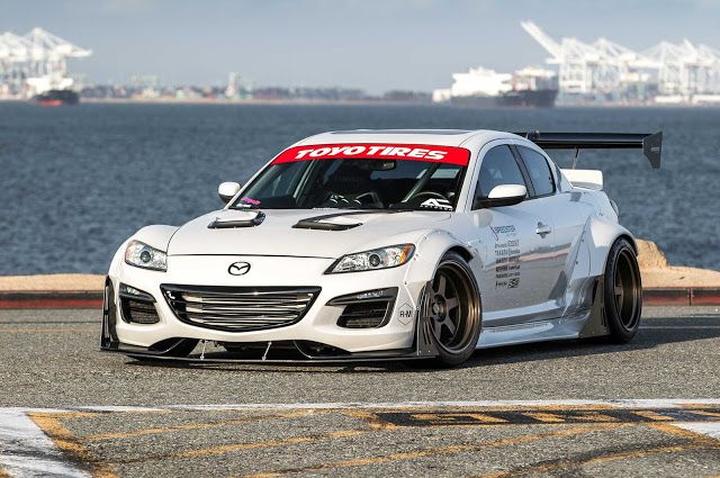 Tuning Mazda RX8: Odkryj najlepsze modyfikacje, które odmieniają ten legendarny model