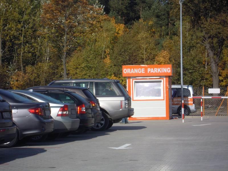 Wybór strzeżonego parkingu