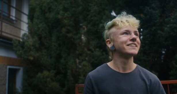 Najlepsze filmy z Mikołajem: Klasyki i nowości, które musisz zobaczyć tej zimy