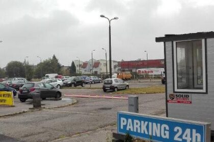 Strzeżony parking – co powinieneś wiedzieć przed zaparkowaniem?
