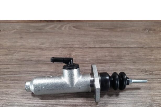 Kiedy uszkodzona pompa sprzęgła psuje radość z jazdy – objawy, na które warto zwrócić uwagę