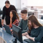 Droga do sukcesu: Jak skutecznie rozpocząć naukę informatyki w szkole średniej?