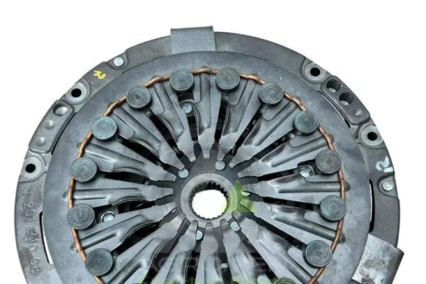 Jak prawidłowe trzymanie nogi na sprzęgle pomoże uniknąć kosztownych błędów podczas jazdy?