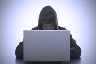 Hakerzy w filmach a rzeczywistość: które mity o programistach są prawdziwe?