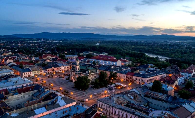 Numer kierunkowy 18 – jakie miasto i kraj oznacza?