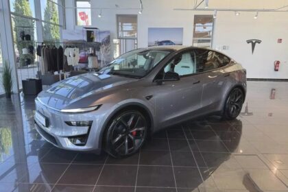 Tesla Performance: czym wyróżnia się najmocniejsza wersja modelu?