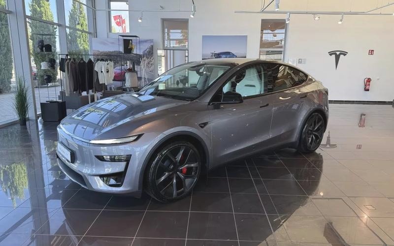 Tesla Performance: czym wyróżnia się najmocniejsza wersja modelu?